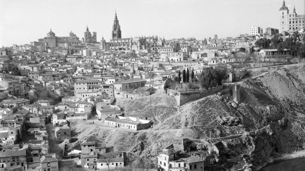 Toledo capital en una fotografía de los años 60. (FOTO: Carlos Flores / Archivo Real Fundación de Toledo)