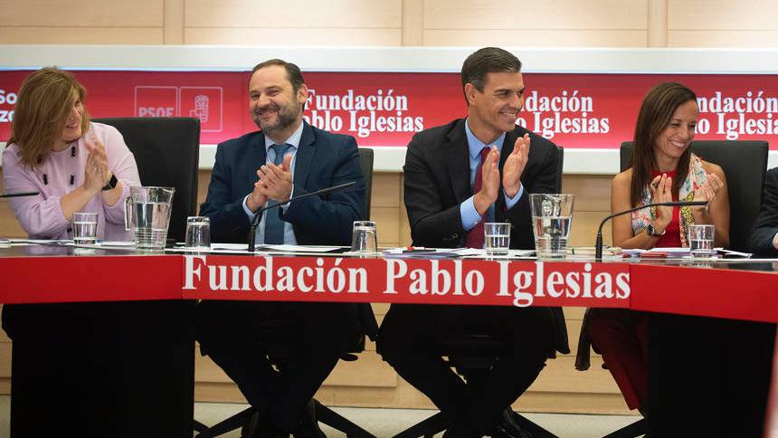 Pedro Sánchez, sonriente, en un acto de la Fundación Pablo Iglesias.
